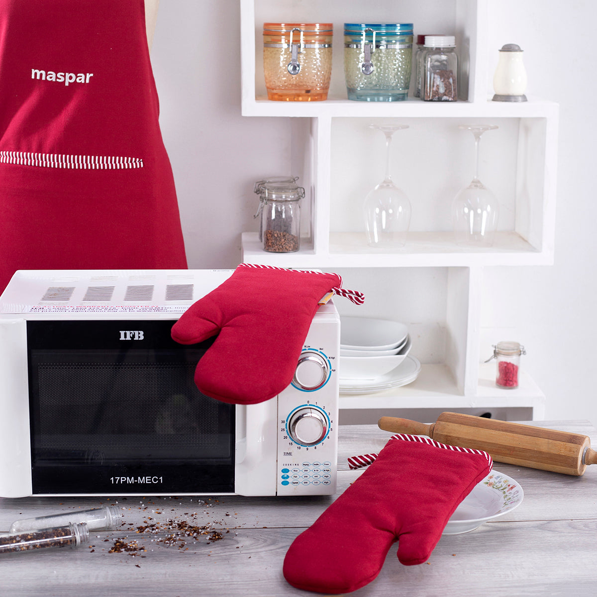 Russel Red 2 Pc Oven Mitt