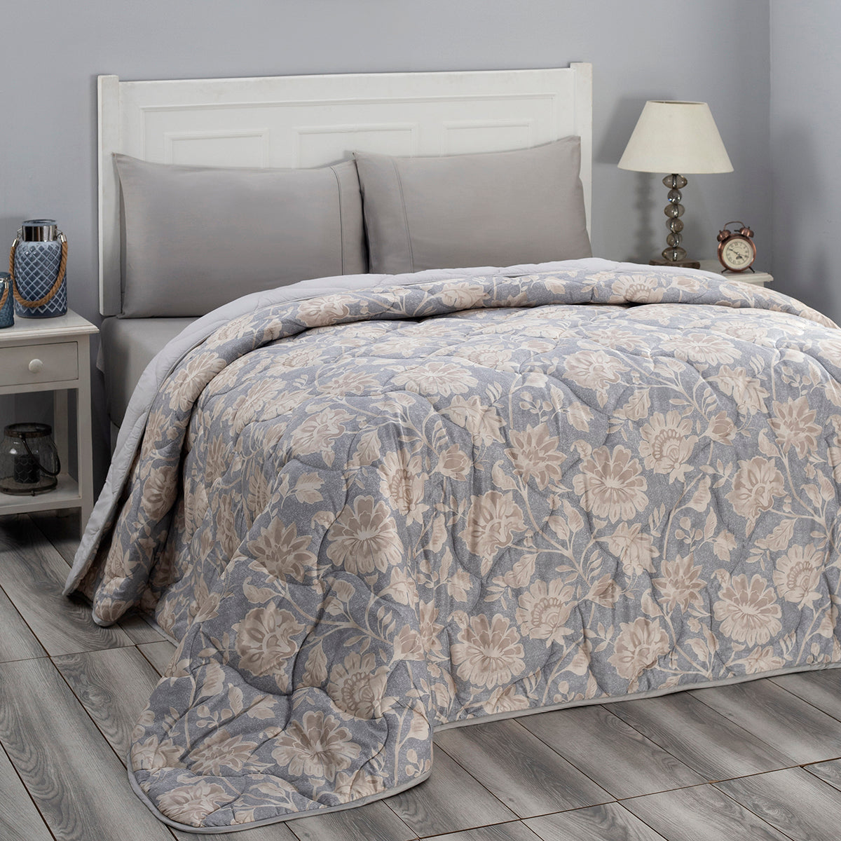 Blossom Couture Jacobean Floral Winter Quilt/Quilted Bed Cover/Comforter Neutral